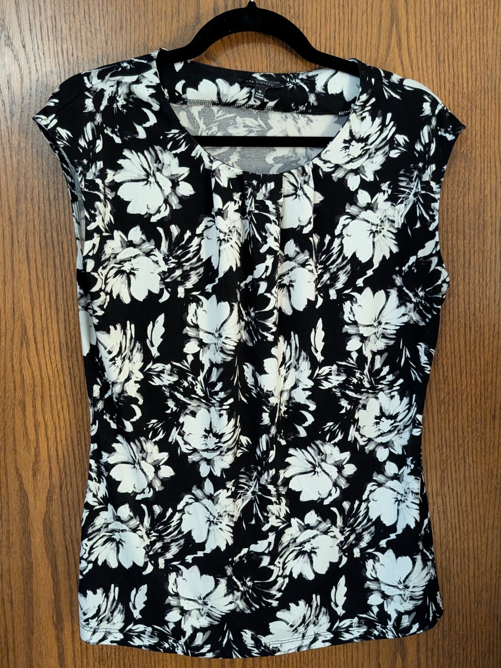 The Limited Black & White Floral Cap-Sleeve Top (M)